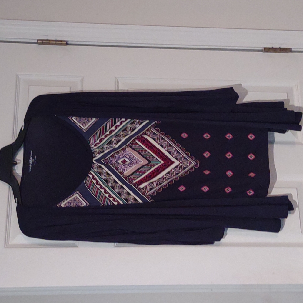 Croft and Barrow blouse size XL In blue, beiges and red.
